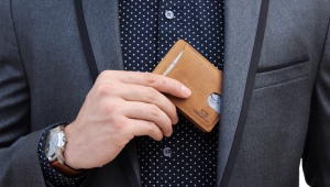 Men's leather money clips: types and tips for choosing