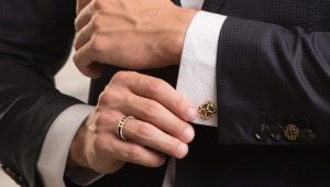 On which hand do men wear a wedding ring in Russia?