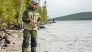 Choosing a demi-season waterproof and breathable fishing suit