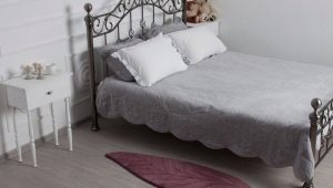 Choosing bedside rugs