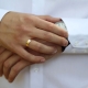 Which hand do men wear a wedding ring on?