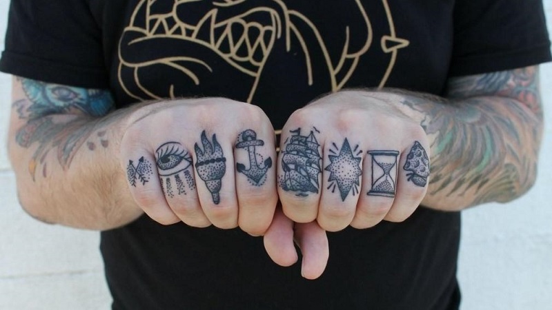 Mænds tatoveringer på fingrene: skitser af tatoveringer til mænd. Små tatoveringer med betydning på siden af og deres betydning, tatoveringer på tommelfingeren og lillefingeren, andre muligheder